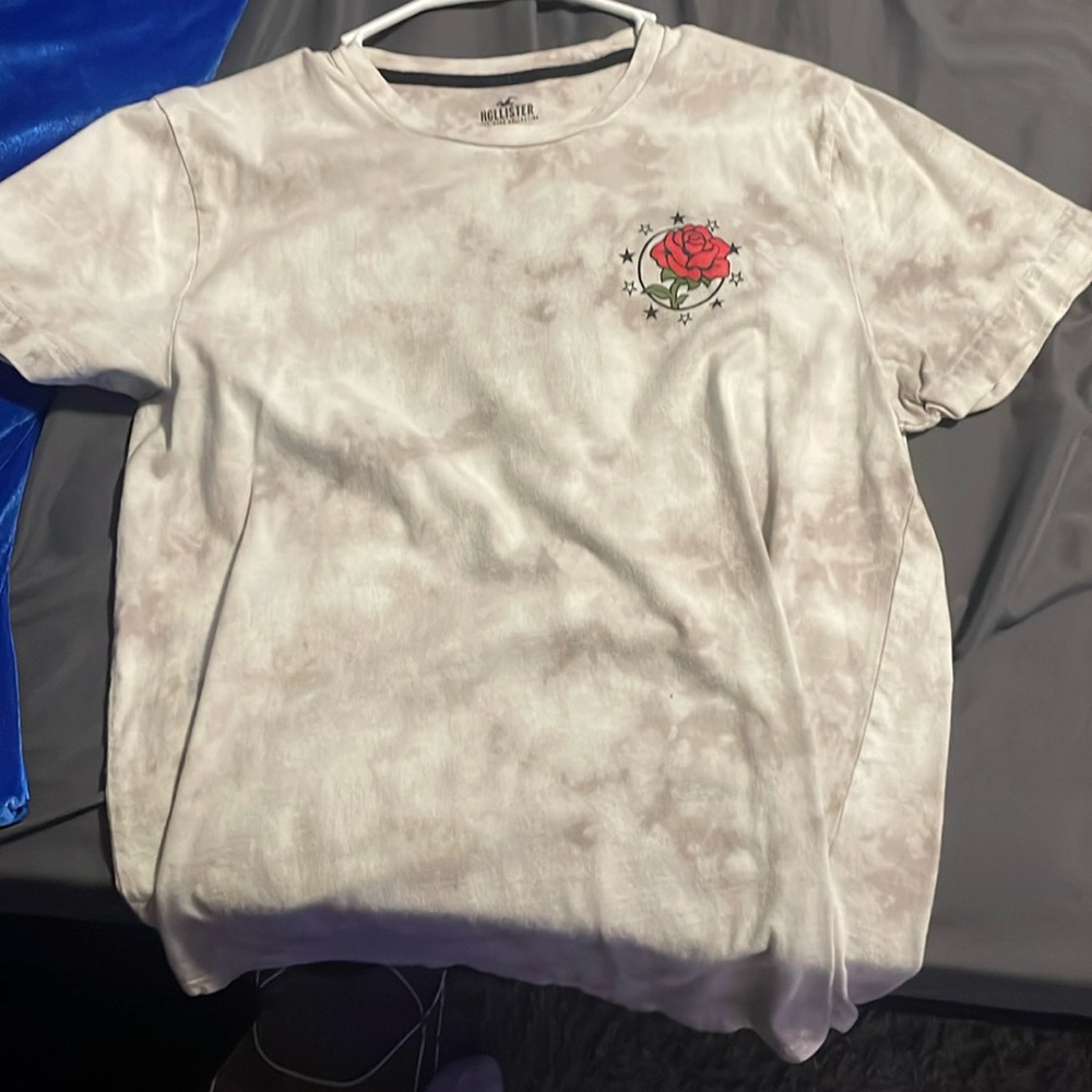 Hollister t-shirt